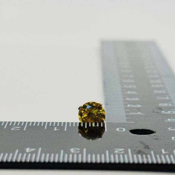 New Pale Yellow Round CZ Stud Earrings - Picture 7 of 7